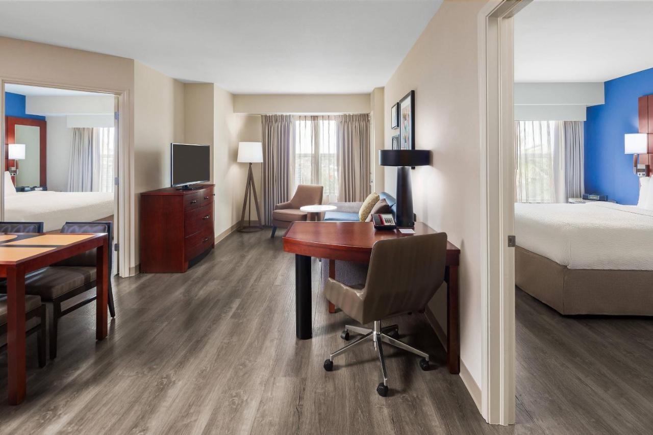 By Marriott Houston Mills 3*