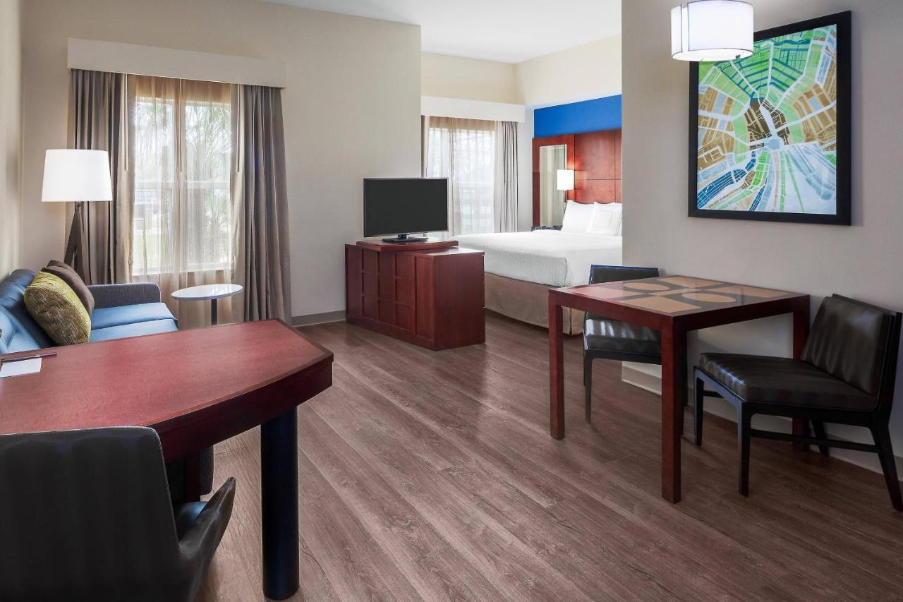 By Marriott Houston Mills 3* Katy
