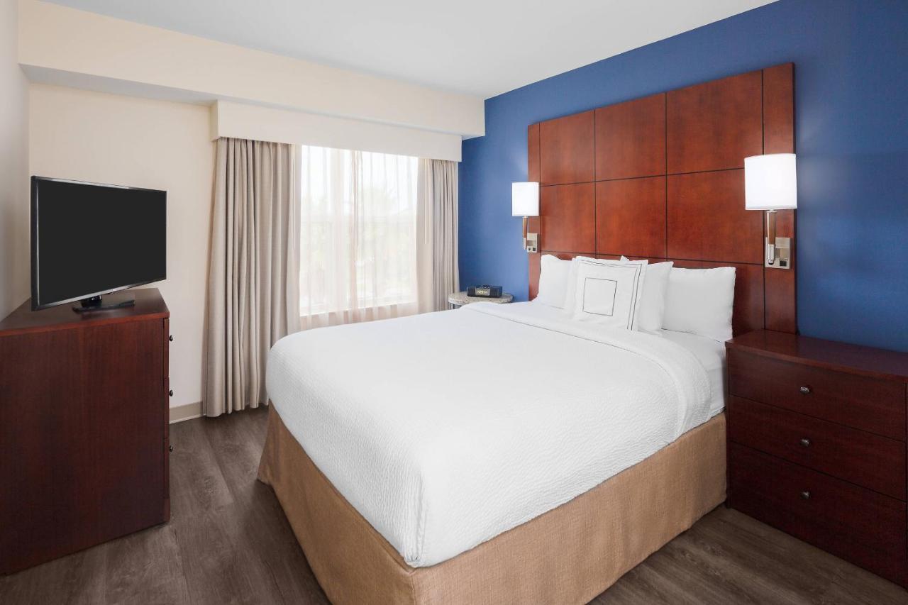 By Marriott Houston Mills Hotel 3*