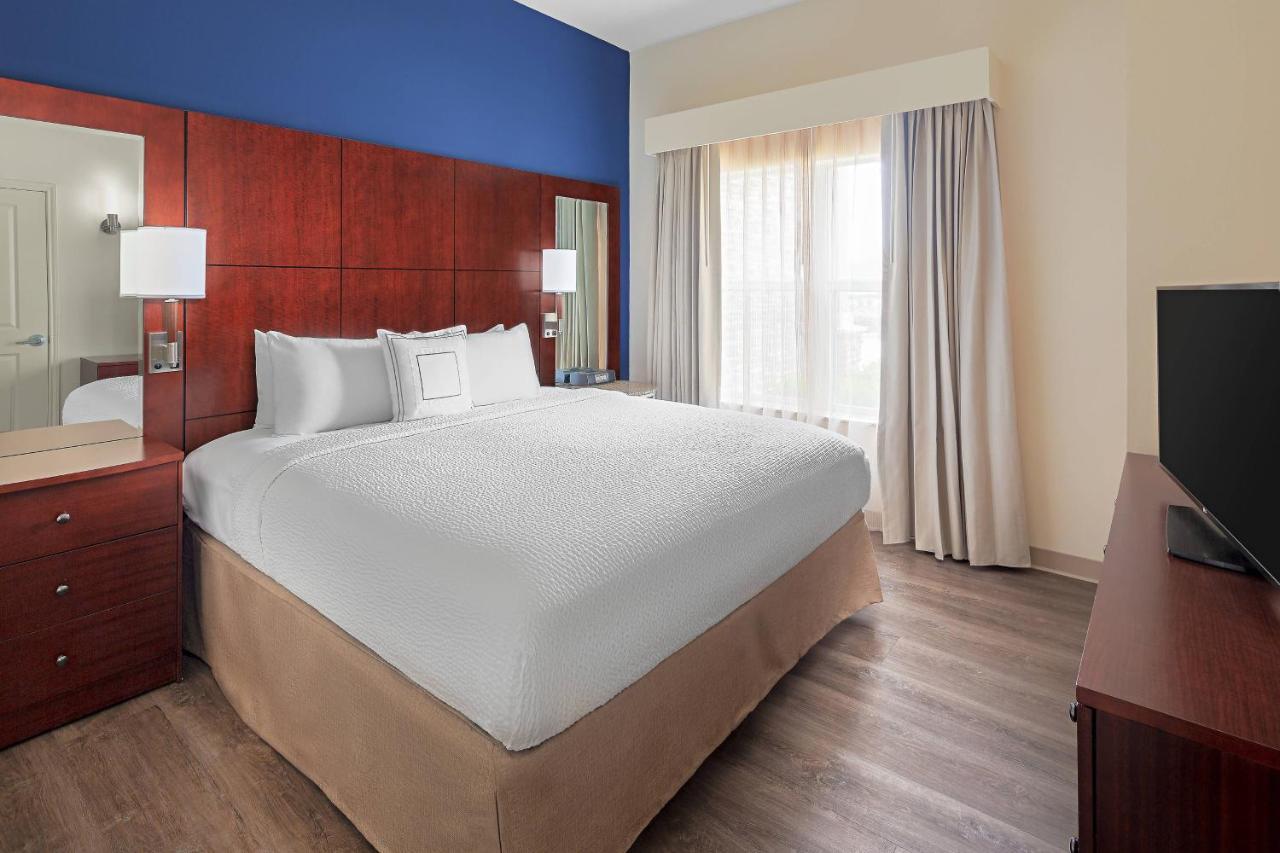 By Marriott Houston Mills Hotel 3*