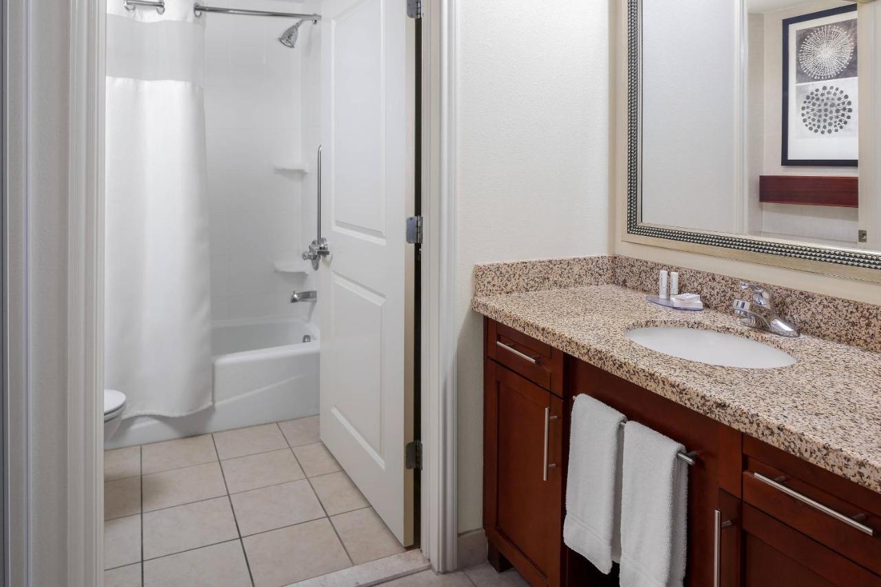 By Marriott Houston Mills Hotel 3*