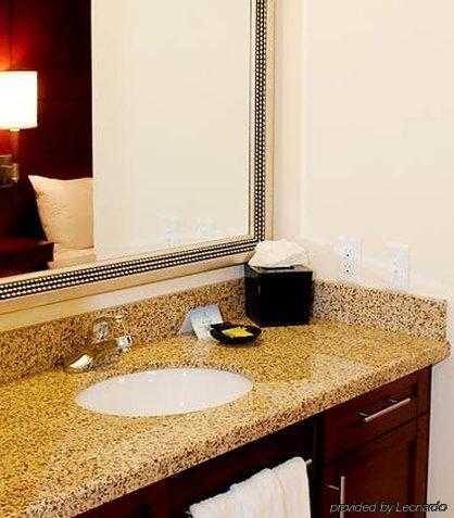 By Marriott Houston Mills Hotel