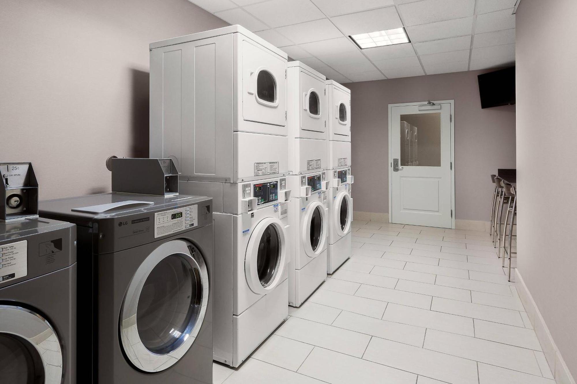 Hotel By Marriott Houston Mills 3*