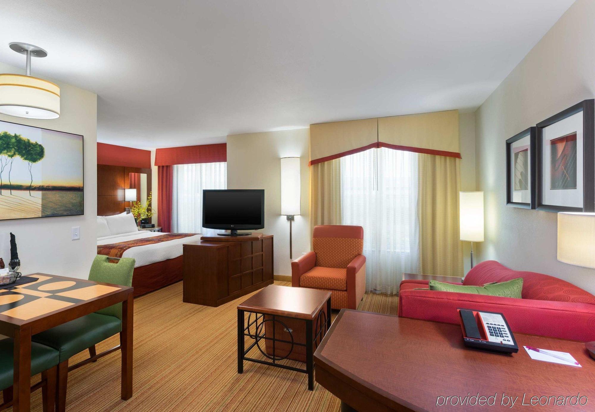 Hotel By Marriott Houston Mills 3*