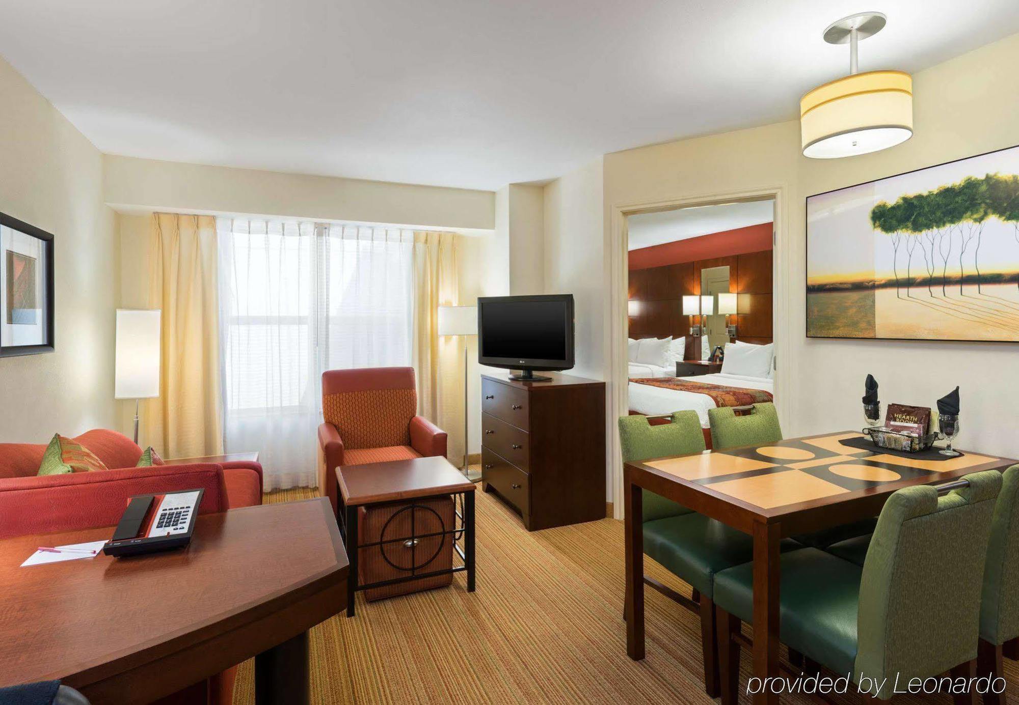 By Marriott Houston Mills Hotel 3*