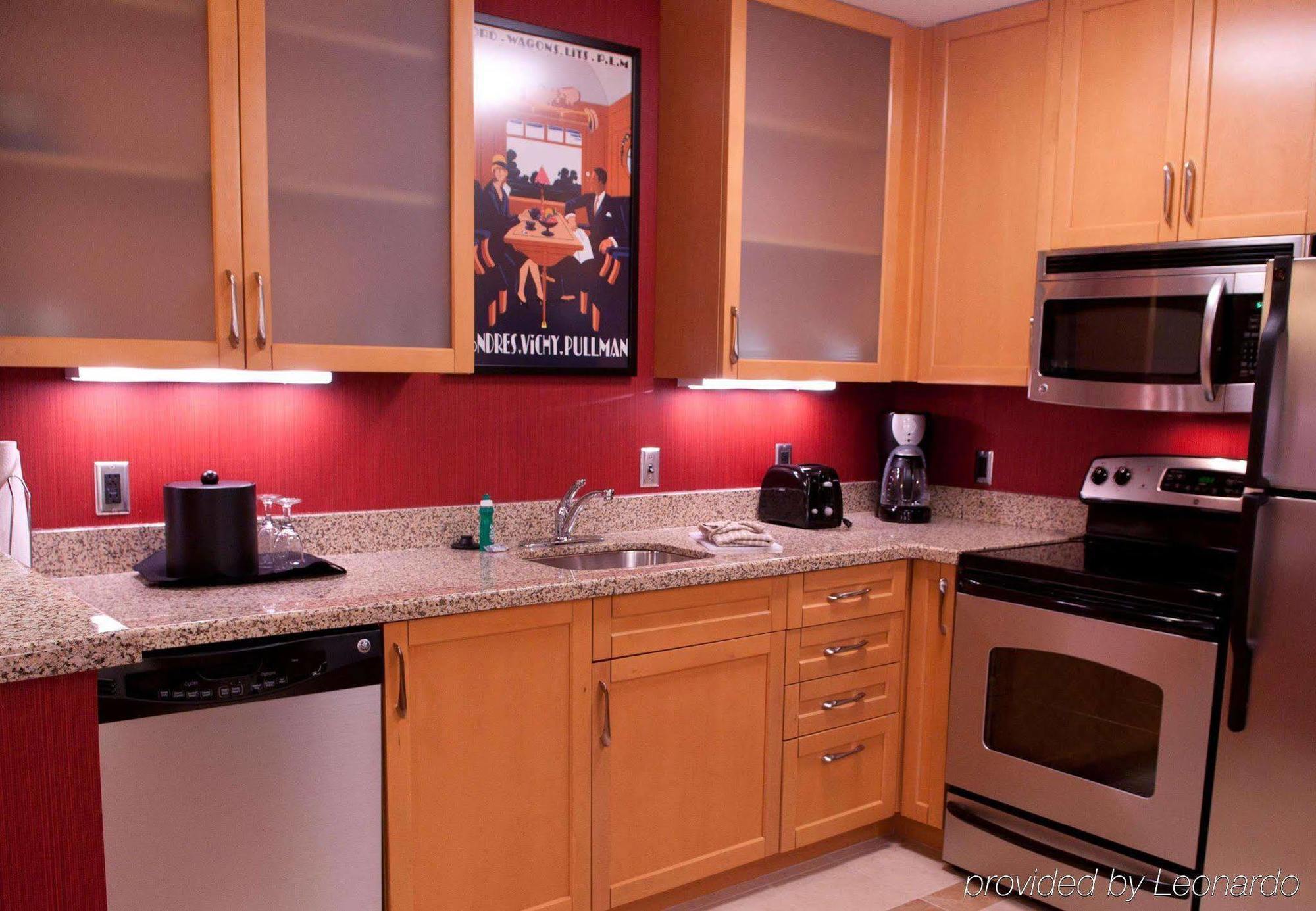 Hotel By Marriott Houston Mills 3*