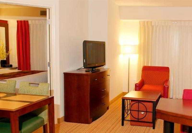 By Marriott Houston Mills 3*