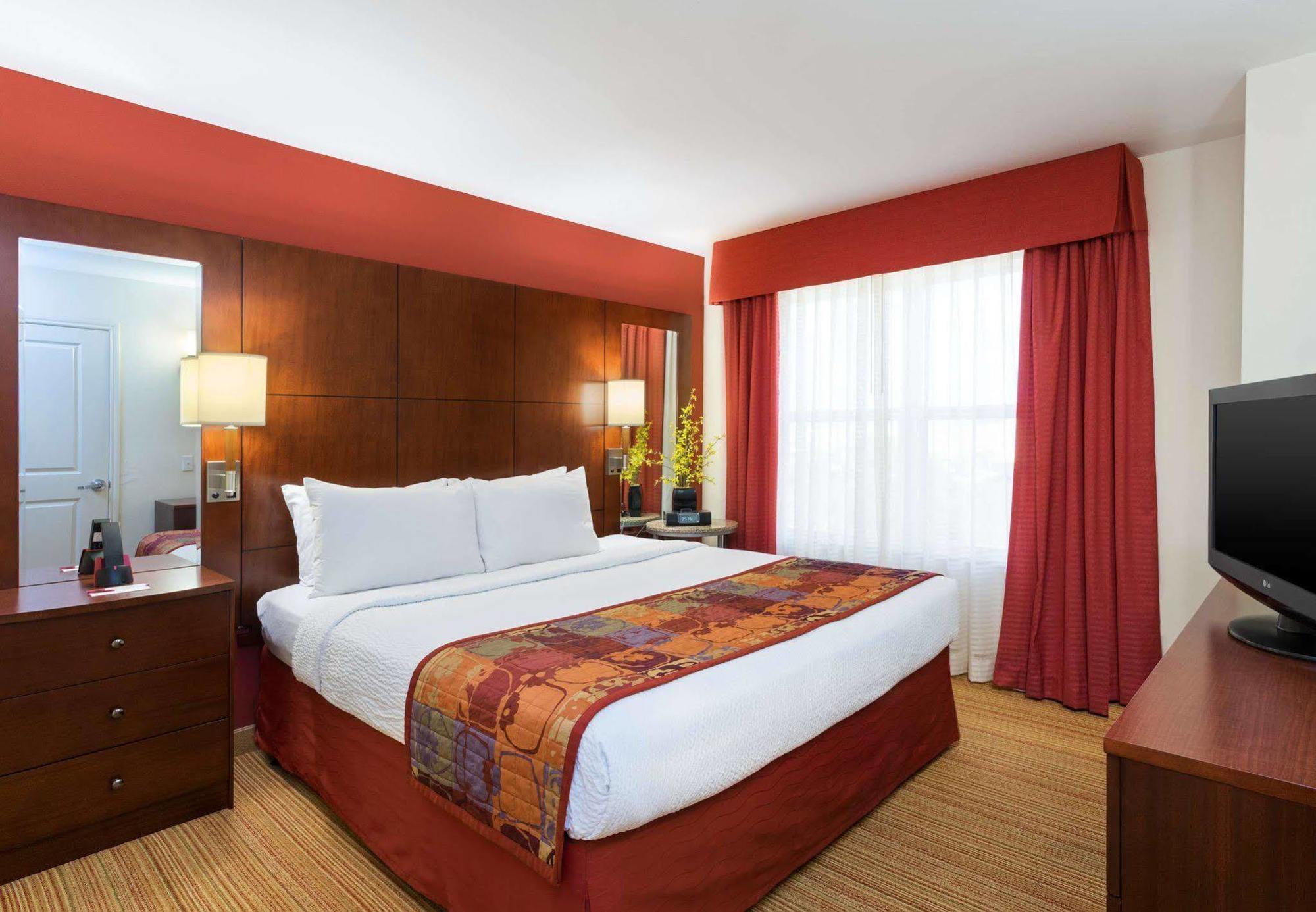 By Marriott Houston Mills Hotel Katy