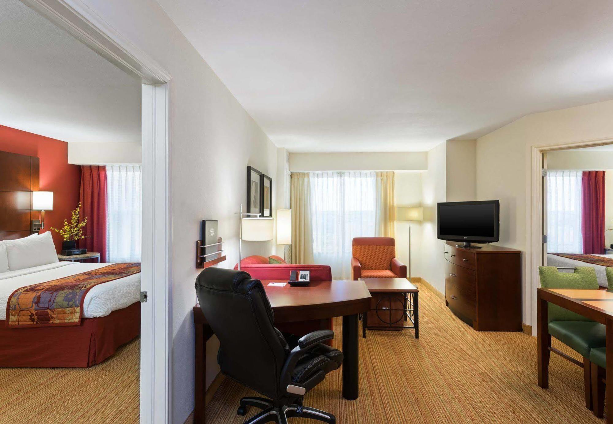 Hotel By Marriott Houston Mills